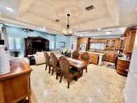 Spacious 5-bedroom villa in beautiful Nassau with AC, WiFi and Pool.