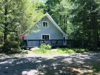 Private Pocono Retreat on Golf Course & Pet friendly Hotels in Coolbaugh Township