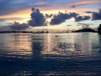 Bungalow Blue ~ 1 bedroom w/ AC in heart of Coral Bay