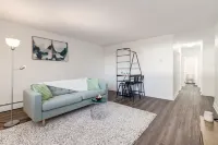 *Spacious* 1 BED APT DT Calgary!