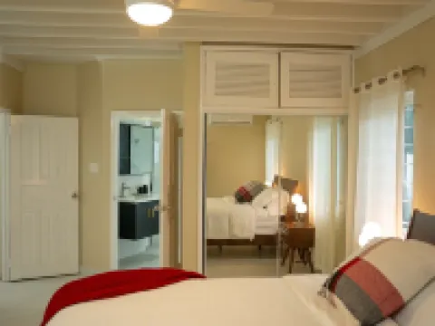 Newly Renovated!! COCO PALMS - Exclusive villa with private pool/beach access. Hotels in Greenwich Park