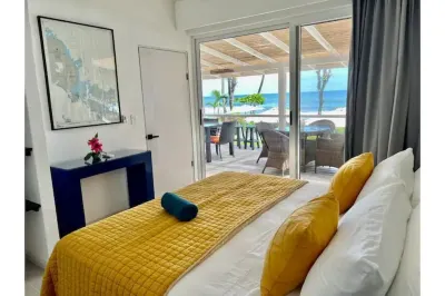 Backyard Beach House: Oceanfront Luxury 5 Bdr