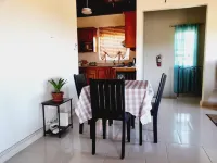 Great panoramic views. Beach and shopping close by.