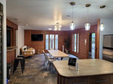 Riverside Modern Rustic 3 bds Chalet in Tremblant