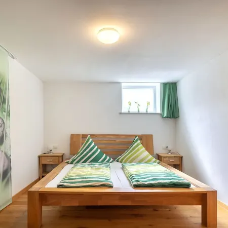 Alpen-hostel Talstation 4, Buxacher Straße 23 mit Motorradvermietung Отели рядом с достопримечательностью «Станция Memmingen »