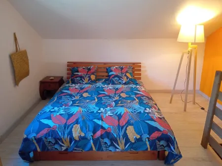 Spacious vacation home with exceptional ocean and mountain views