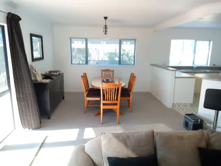 Ahuriri Townhouse modern and spacious ,free wifi.