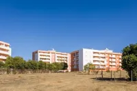 Apartment on the outskirts of Armacao de Pera with sea view.