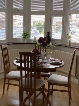 Spacious Homestay London Отели в г. Бекслихат