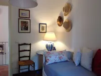 Self-contained house, nestled in a pine forest, just a few meters from a beautiful bay.