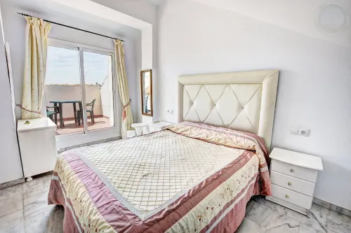 Townhouse with Private Pool and free wi fi sea and mountain views