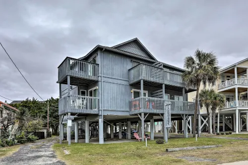 Breezy Murrells Inlet Condo w/ Deck: Walk to Beach - de playa