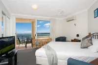 Royal Pacific Resort Hotels near Sunglass Hut Harbour Town Premium Outlets