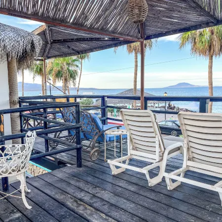 BAJA MIA SUITES AND TOURS
