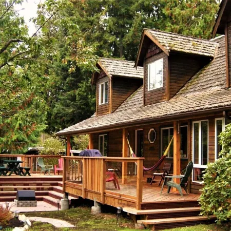 Up the Creek Backpacker's Lodge