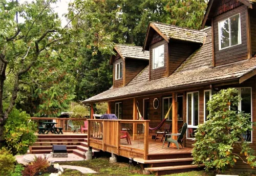 Up the Creek Backpacker's Lodge Hotels in Sechelt