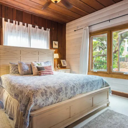 Redwood Hollow Cottages