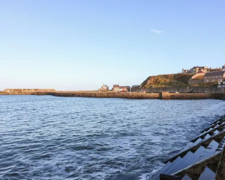 171 Seatown Hotels in Cullen