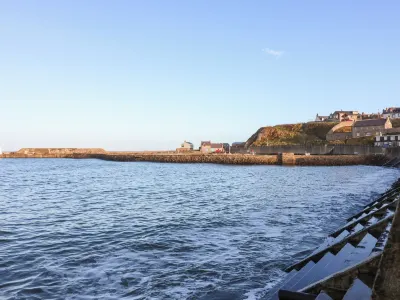 171 Seatown Hotels near Bow Fiddle Rock