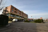 Sun Hotel - Airport Shuttle