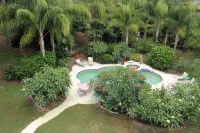Heron Cay Lakeview Bed & Breakfast - Pools