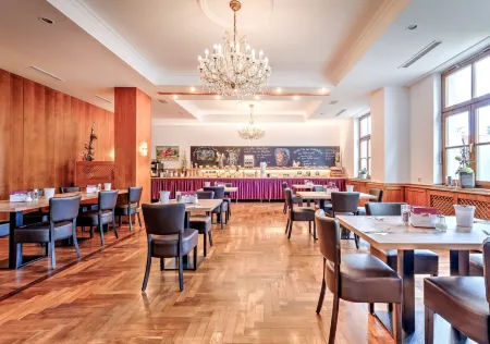 Zur Post Kümmersbruck Hotel & Tiny Houses Отели в г. Урзензоллен