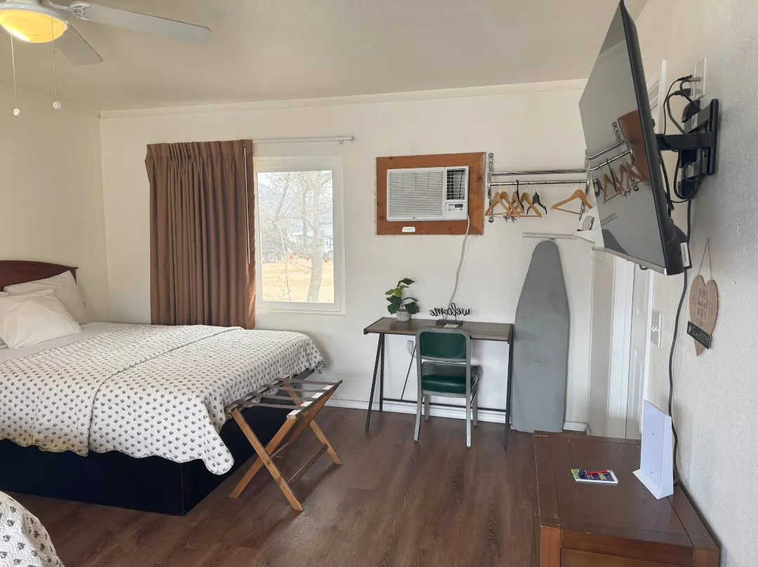 Lakeshore Lodge - Kernville, CA