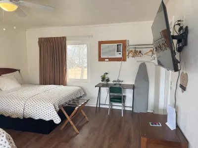 Lakeshore Lodge Hotel dekat Nuui Cunni Native American Intertribal Cultural Center and Museum
