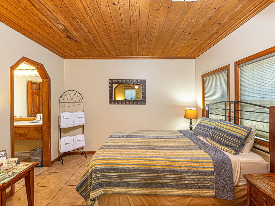 River Rock Inn - Yosemite National Park, CA