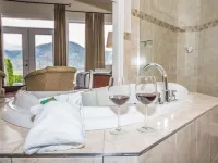 Shiraz Villa Hotels in Osoyoos