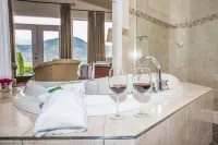 Shiraz Villa Hotels in Osoyoos