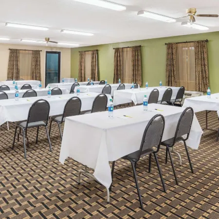 Hotel 7 Inn Anna