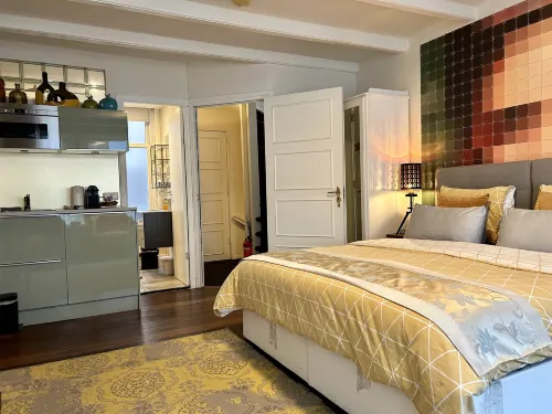 Amsterdam 4 Holiday GuestRooms - Bed and Breakfasts