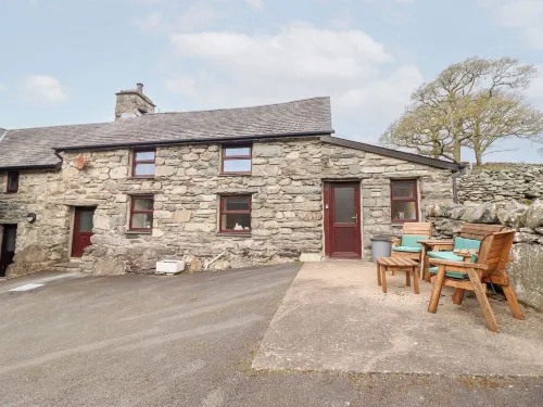 Y Bwthyn Hotels in Llanbedr