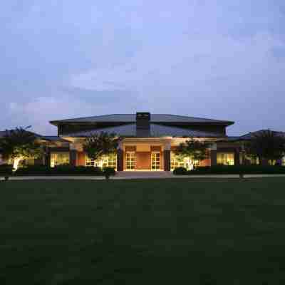 James F. Martin Inn Hotel Exterior