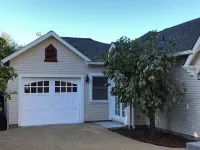 Villa CapRose: The Dove bedroom Hotels near Winchester Mystery House