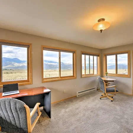 Buena Vista Retreat: 7 Acres & Panoramic Views