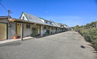Sanderling Sea Cottages, Unit 3 w/ Private Balcony