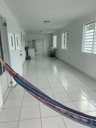 Fresh and beautiful residence in Levittown, TB Отели в г. Левитовн