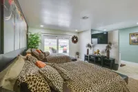 Luxe Family Home in Bonita w/ Private Pool & Spa! فنادق في Bonita