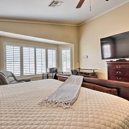 BBQ-Ready Oasis Near Golfing and Surprise Stadium!