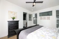 บ้านพักเงียบสงบสมัยใหม่ 2 ห้องนอน - พร้อมระเบียง