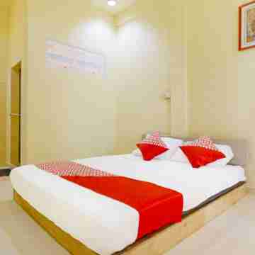 Wisma Pinggir Mitra RedDoorz Rooms