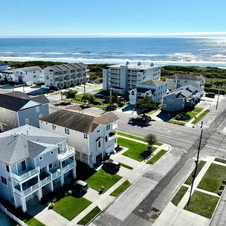Sunny Brigantine Townhome Walk to Beach