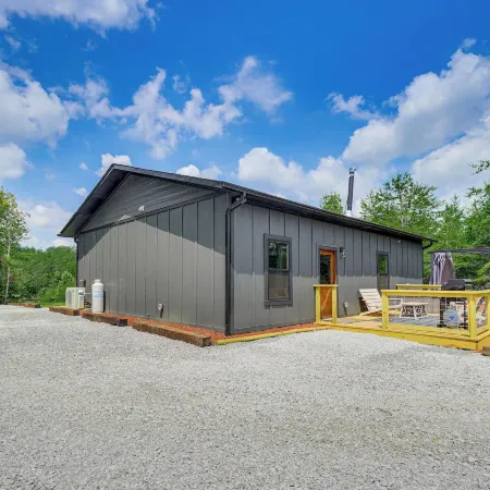 Hot Tub & Mtn Views: Pet-Friendly Englewood Cabin