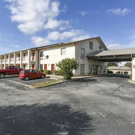 Windcrest Inn and Suites