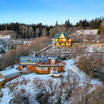 Alaska Adventure Cabins Hotels near Bishop’s Beach