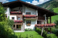 Edelberg Apartments Hotels in Obertilliach