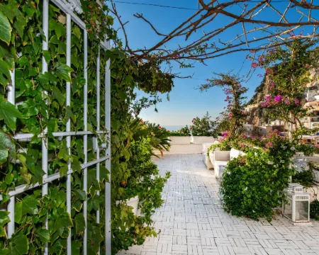 ヴィラ イアラ ポジターノのホテル