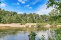 Cozy Steelville Retreat: River + Trail Access!